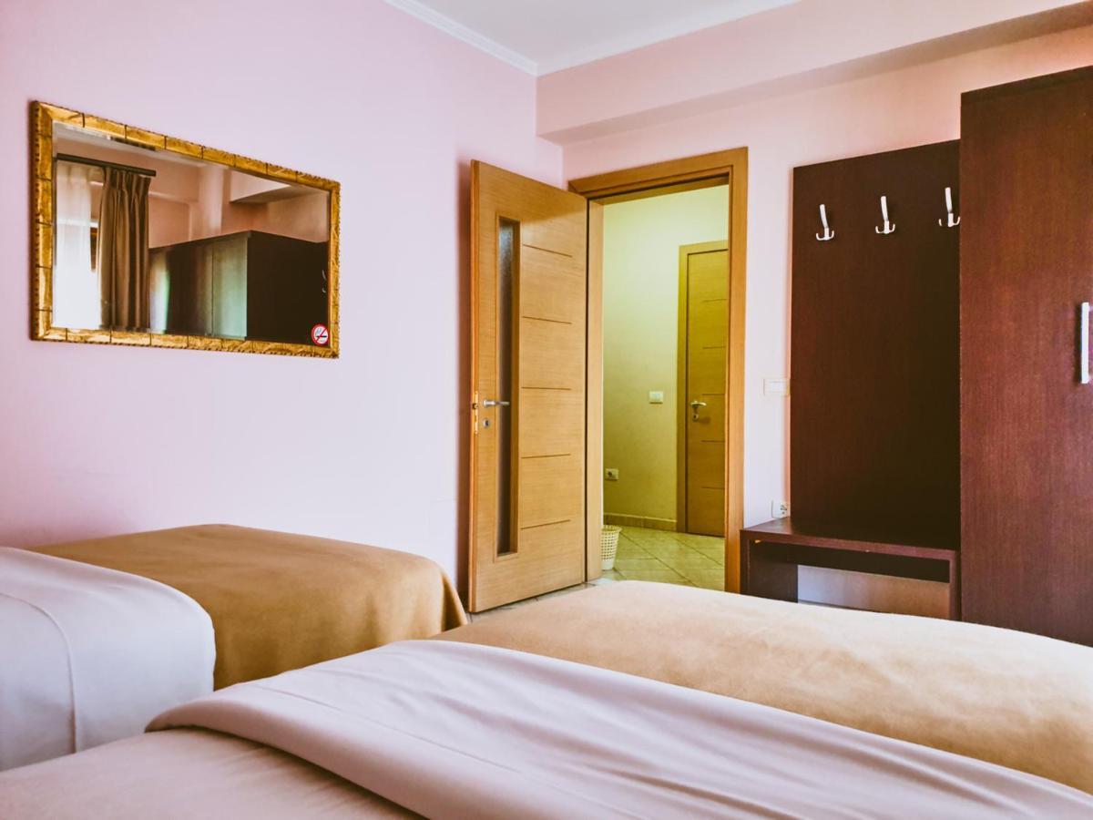 Hotel Nais Beach Durrës Exterior foto